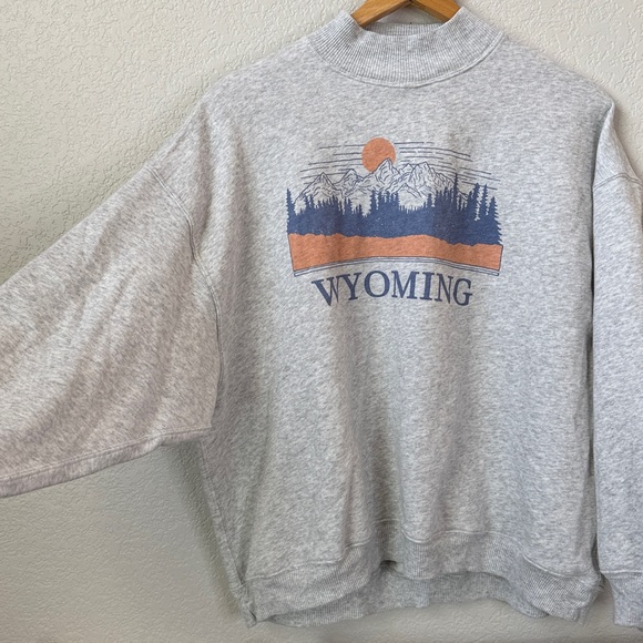 American Eagle Outfitters Graphic Mock Neck Sweater Gray Wyoming size Medium - Picture 3 of 12